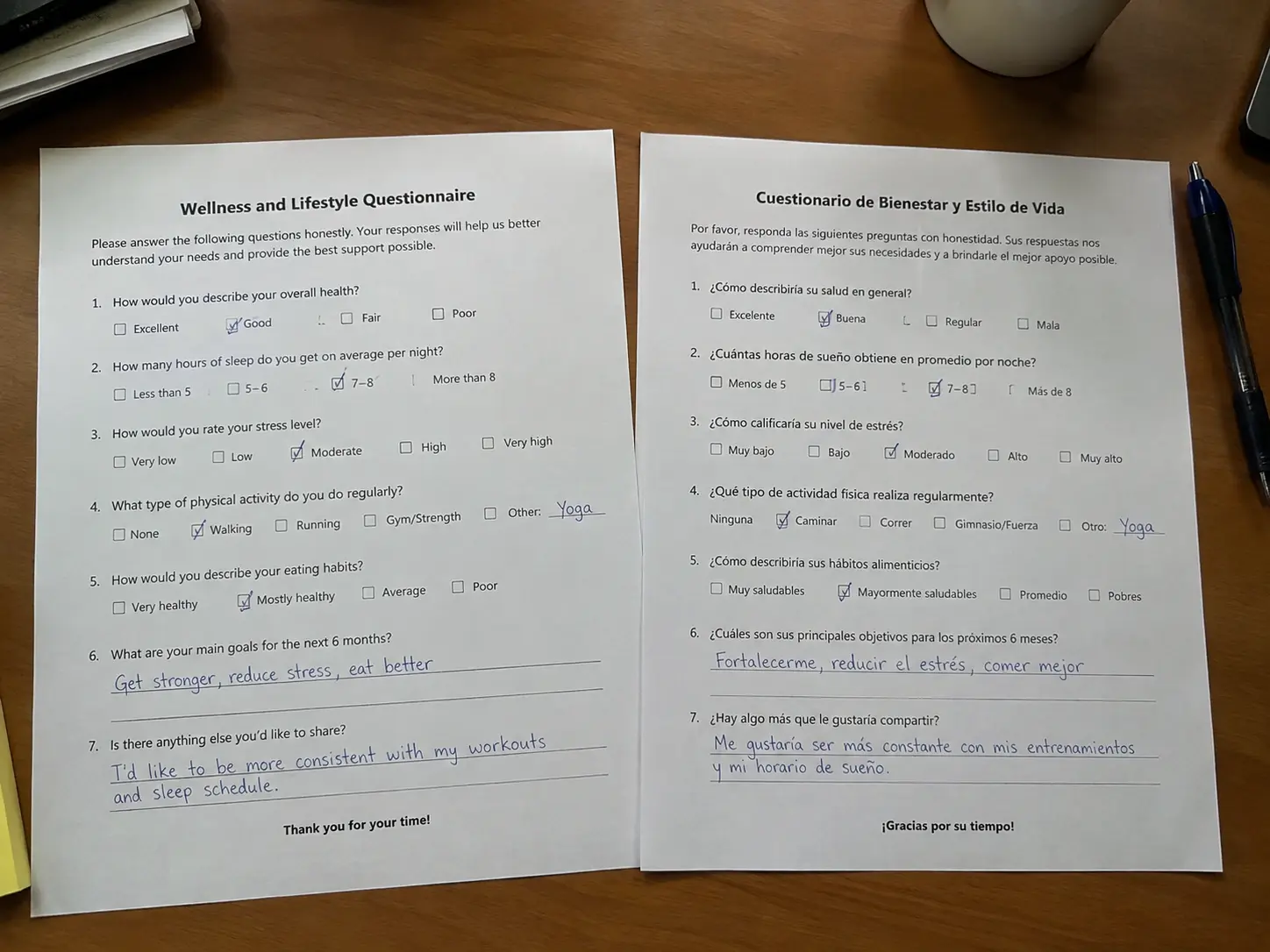 Dos versiones impresas del mismo cuestionario, en inglés y en español, con notas escritas a mano